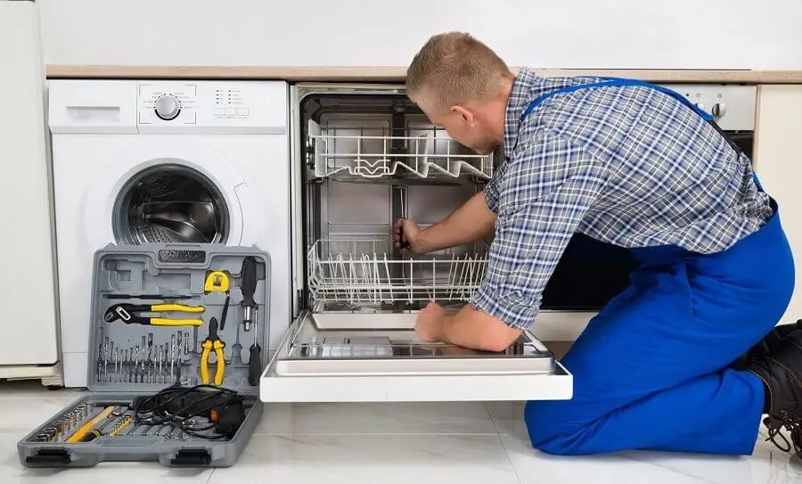 Gebze Maytag servisi teknisyen ekibi beyaz eşya tamiri yaparken